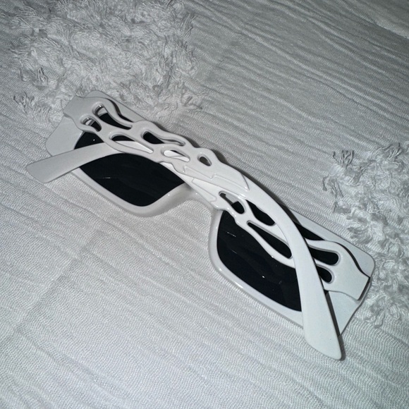 ASOS retro men’s sunglasses - Picture 2 of 2